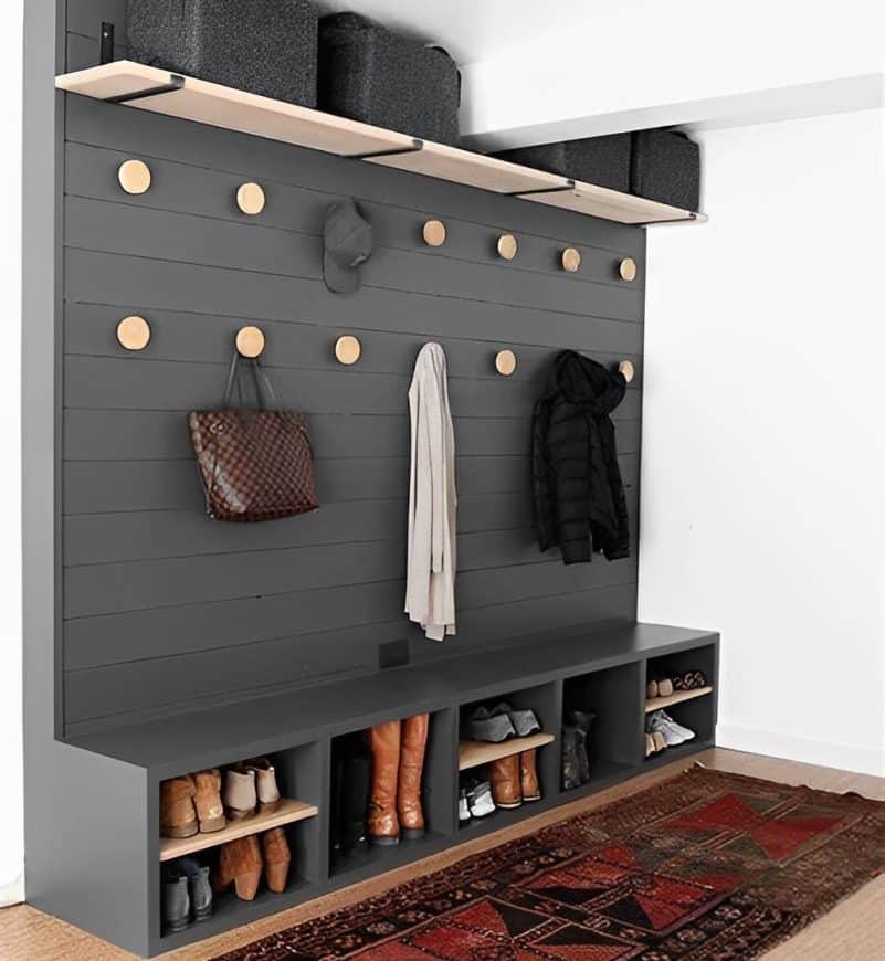 Κρεμάστρες Τοίχου: 10 Δημιουργικοί Τρόποι Χρήσης Τους. Ένα άρθρο για 10 διαφορετικούς τρόπους που μπορείτε να χρησιμοποιήσετε τις κρεμάστρες τοίχου στο σπίτι σας. Παράλληλα δίνει απαντήσεις σε συχνές ερωτήσεις όπως πως επιλέγω τη σωστή κρεμάστρα για τις ανάγκες μου κ.α.