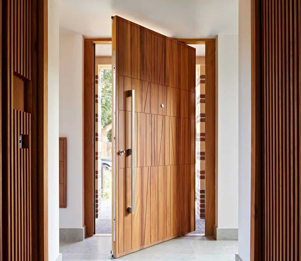 Ποιες Λαβές Εξώπορτας έχουν την Καλύτερη Μονωτική Ικανότητα; Παρέχει επίσης πρακτικές συμβουλές για την εγκατάσταση και τη συντήρηση, εξασφαλίζοντας ότι η εξώπορτά σας θα είναι όσο το δυνατόν πιο ενεργειακά αποδοτική.